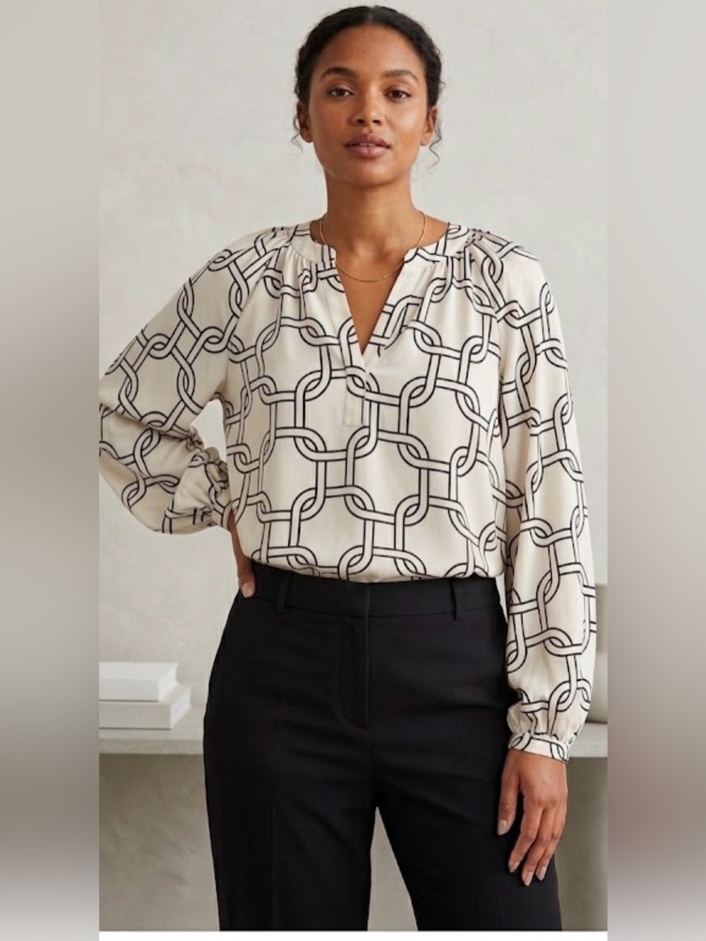 H&M Black & Cream Geometric Chain Print Blouse | Balloon Sleeve V-Neck | Size M